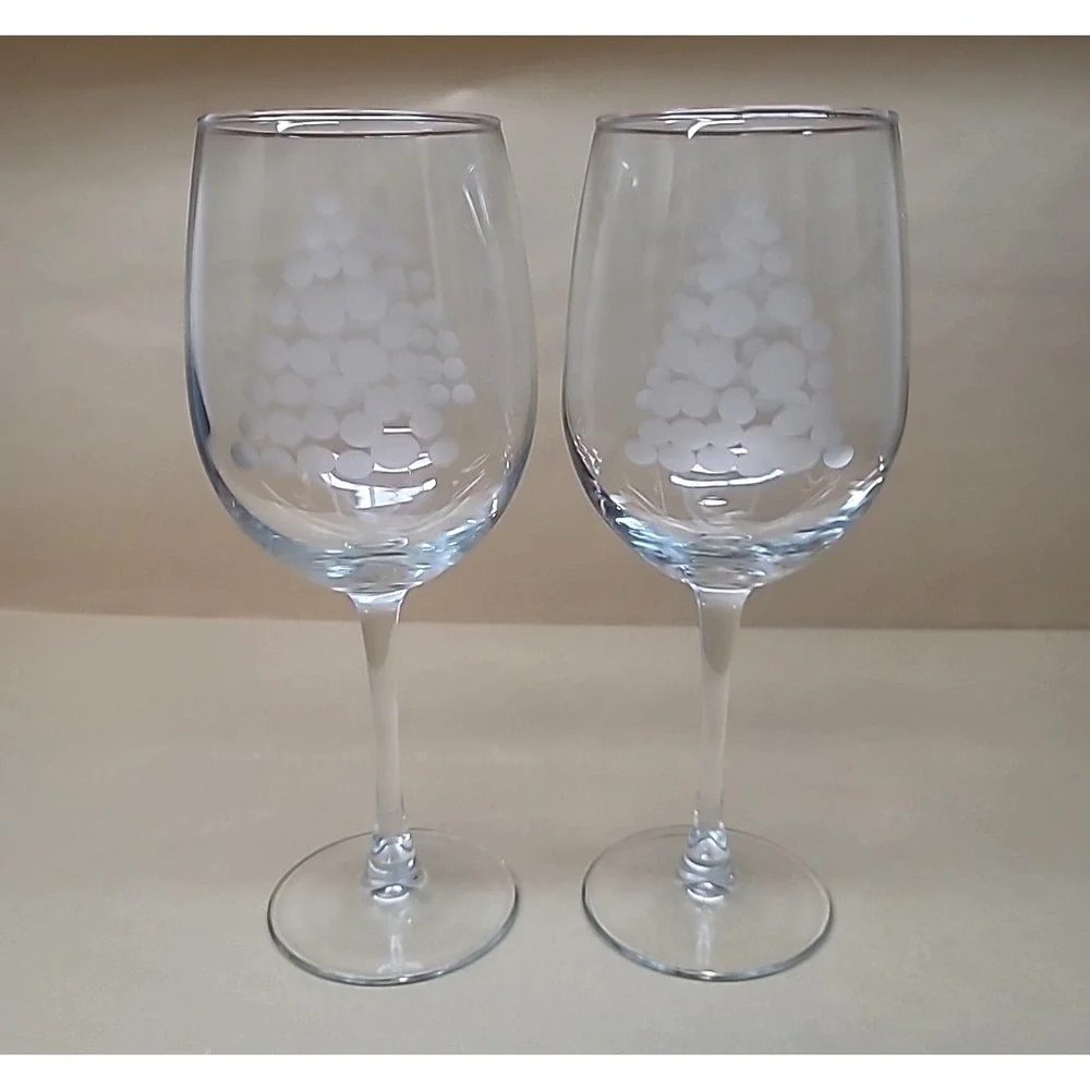 Set of 2 Clear Crystal Stemware Etched Dot Christmas Tree Design Wine Glasses